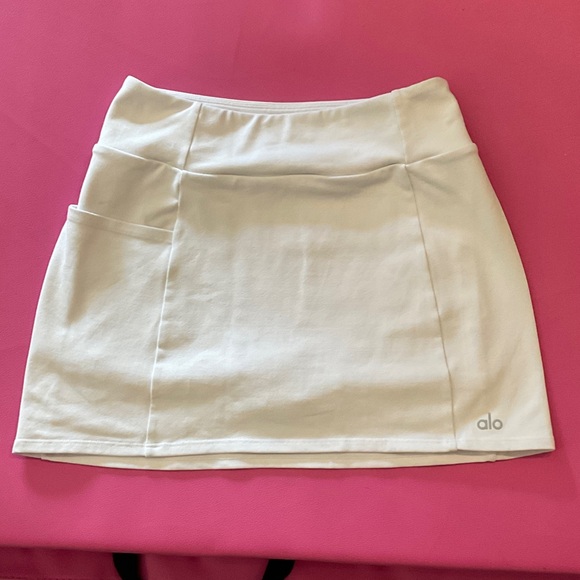 ALO Yoga Dresses & Skirts - ALO Yoga Women's White Mini Skirt